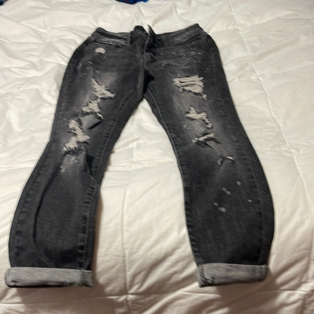 Women’s black distressed jeans